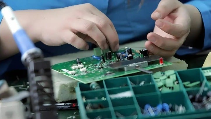 PCBA pod klucz a montaż PCB na zlecenie